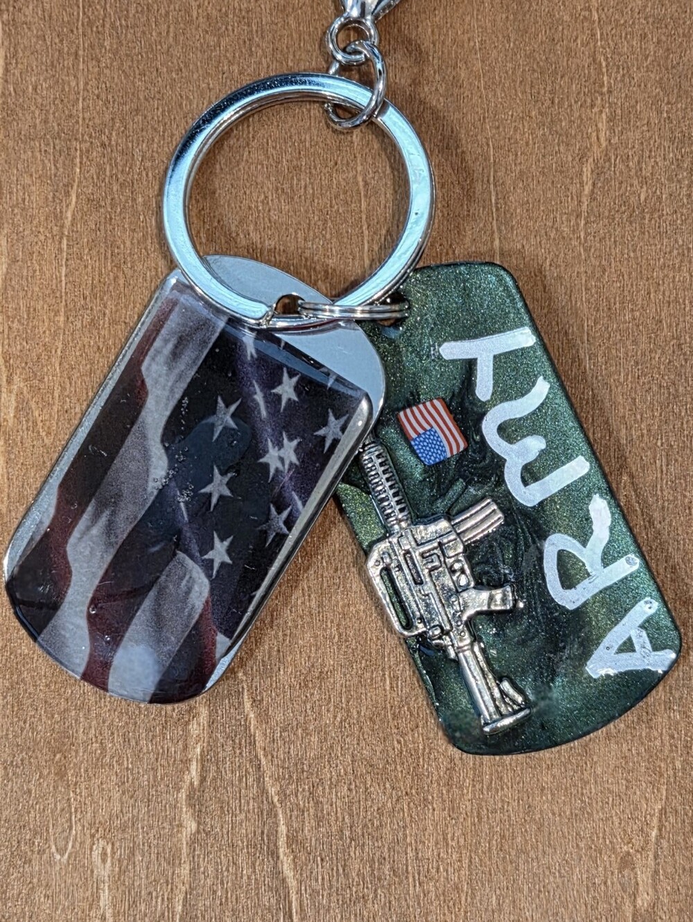 NWT Handmade Resin Military Dog Tag Keychain – US Army & American Flag